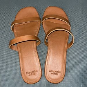 Abercrombie & Fitch - Brown Leather Sandal 🤎
